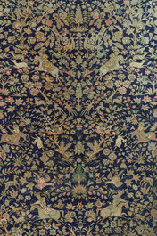 Tapis oriental de type Tabriz Tabatabai &agrave; d&eacute;cor de sc&egrave;nes de chasse, laine sur coton, 20&egrave;me si&egrave;cle
