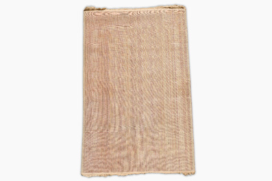 Tapis oriental de type Bukhara (Boukhara) en laine &agrave; d&eacute;cor g&eacute;om&eacute;trique, Pakistan, 20&egrave;me si&egrave;cle