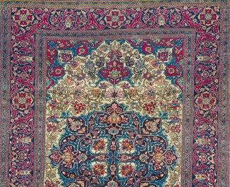 Deux tapis orientals de type Tabriz et Isphahan &agrave; d&eacute;cor floral, laine sur cotton, premi&egrave;re moiti&eacute; du 20&egrave;me si&egrave;cle