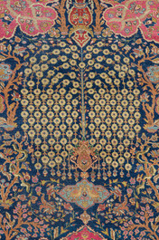 Deux tapis orientals de type Tabriz et Isphahan &agrave; d&eacute;cor floral, laine sur cotton, premi&egrave;re moiti&eacute; du 20&egrave;me si&egrave;cle
