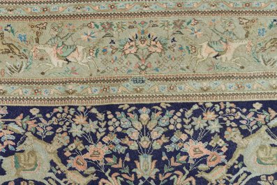 Tapis oriental de type Tabriz Tabatabai &agrave; d&eacute;cor de sc&egrave;nes de chasse, laine sur coton, 20&egrave;me si&egrave;cle