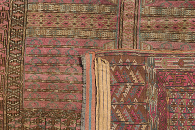 Tapis oriental de type Hachlou en laine &agrave; d&eacute;cor g&eacute;om&eacute;trique, Turkm&eacute;nistan, premier tiers du 20&egrave;me si&egrave;cle