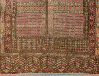 Tapis oriental de type Hachlou en laine &agrave; d&eacute;cor g&eacute;om&eacute;trique, Turkm&eacute;nistan, premier tiers du 20&egrave;me si&egrave;cle