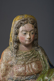 Sainte femme en bois sculpt&eacute; et polychrom&eacute;, Flandres, 17&egrave;me si&egrave;cle