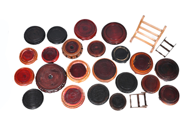 Collection vari&eacute;e de socles en bois sculpt&eacute;, Chine, 19&egrave;me/20&egrave;me si&egrave;cle