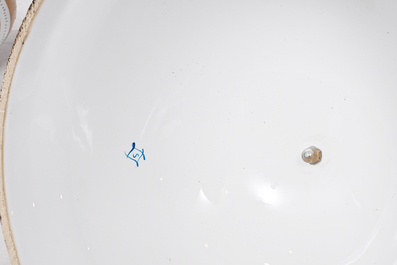 Een paar zeer grote S&egrave;vres-stijl porseleinen vazen met vergulde monturen, 20ste eeuw