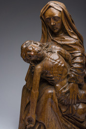 Piet&agrave; en ch&ecirc;ne sculpt&eacute;, Flandres, 16&egrave;me si&egrave;cle