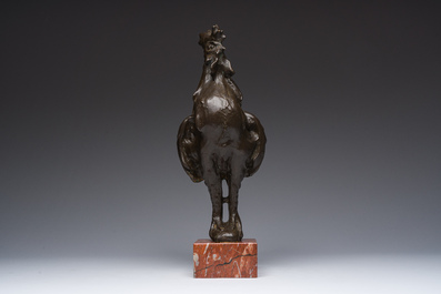 Rembrandt Bugatti (1884-1916): Coq, bronze &agrave; patine brune sur socle en marbre, 20&egrave;me si&egrave;cle
