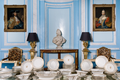 Een uitgebreid Duits 160-delig deels verguld en opengewerkt porseleinen servies met floraal decor, KPM, Berlijn, 19de/20ste eeuw