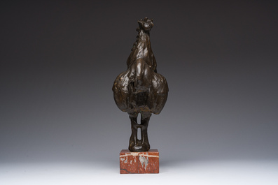 Rembrandt Bugatti (1884-1916): Coq, bronze &agrave; patine brune sur socle en marbre, 20&egrave;me si&egrave;cle