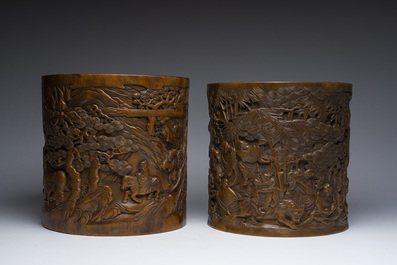 Deux pots &agrave; pinceaux ou rouleaux en bois sculpt&eacute;, Chine, 19&egrave;me/20&egrave;me si&egrave;cle