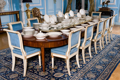 Een uitgebreid Duits 160-delig deels verguld en opengewerkt porseleinen servies met floraal decor, KPM, Berlijn, 19de/20ste eeuw