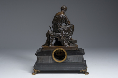 Pendule de chemin&eacute;e en bronze patin&eacute; et dor&eacute; et marbre noir couronn&eacute;e d'Erato par Mercier, France, 19&egrave;me si&egrave;cle