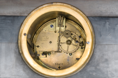 Pendule de chemin&eacute;e en bronze patin&eacute; et dor&eacute; et marbre noir couronn&eacute;e d'Erato par Mercier, France, 19&egrave;me si&egrave;cle