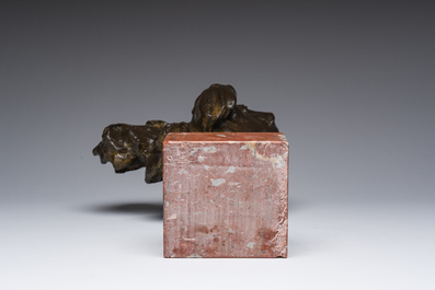 Rembrandt Bugatti (1884-1916): Coq, bronze &agrave; patine brune sur socle en marbre, 20&egrave;me si&egrave;cle