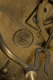 Importante garniture de chemin&eacute;e d'une pendule et deux candelabres en bronze dor&eacute;, France, 19&egrave;me si&egrave;cle