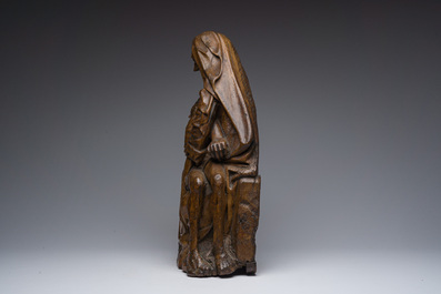 Piet&agrave; en ch&ecirc;ne sculpt&eacute;, Flandres, 16&egrave;me si&egrave;cle