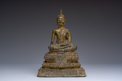 Figure de Bouddha en bronze dor&eacute; assis sur un tr&ocirc;ne de lotus, Tha&iuml;lande, Rattanakosin, 19&egrave;me si&egrave;cle