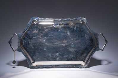 Service de quatre pi&egrave;ces avec deux plateaux de style historiciste en m&eacute;tal argent&eacute;, Milan, Italie, 20&egrave;me si&egrave;cle