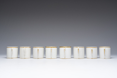 Service &agrave; caf&eacute; et th&eacute; recompos&eacute; de 22 pi&egrave;ces en porcelaine de Bruxelles ou Paris partiellement dor&eacute;e, 19&egrave;me si&egrave;cle