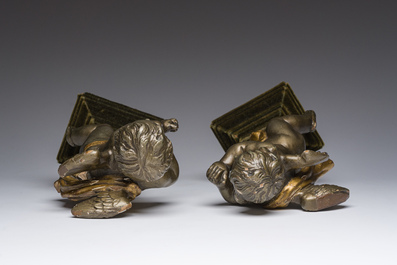 Paire de ch&eacute;rubins en bois sculpt&eacute;, argent&eacute; et dor&eacute;, 18&egrave;me/19&egrave;me si&egrave;cle