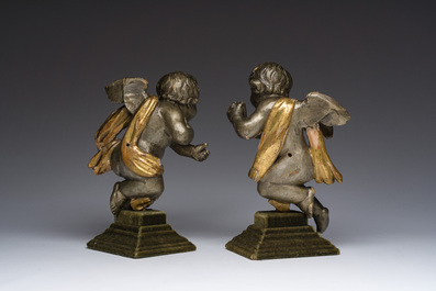 Paire de ch&eacute;rubins en bois sculpt&eacute;, argent&eacute; et dor&eacute;, 18&egrave;me/19&egrave;me si&egrave;cle