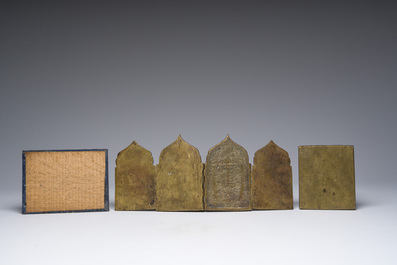 Trois ic&ocirc;nes de voyage orthodoxes en bronze partiellement &eacute;maill&eacute;, Russie, 18&egrave;me/19&egrave;me si&egrave;cle