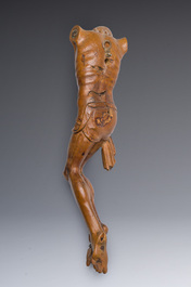 Corpus Christi en buis sculpt&eacute; et un relief figurant la Piet&agrave;, Flandres, 17&egrave;me/18&egrave;me si&egrave;cle