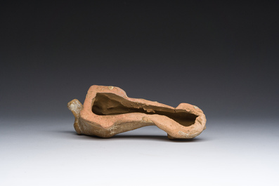 Mod&egrave;le d'un chien couch&eacute; en c&eacute;ramique &eacute;maill&eacute;e, Chine, probablement Han