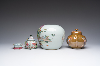 Deux th&eacute;i&egrave;res, un saleron et un pot en porcelaine de Chine famille rose, verte et qianijang cai, Yongzheng et post&eacute;rieur
