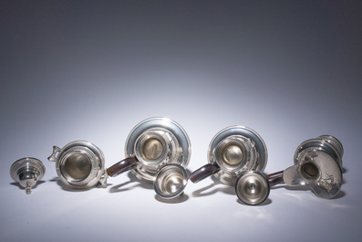 Service de quatre pi&egrave;ces avec deux plateaux de style historiciste en m&eacute;tal argent&eacute;, Milan, Italie, 20&egrave;me si&egrave;cle