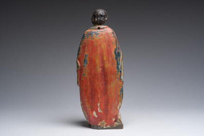 Een Vlaamse gepolychromeerd houten sculptuur van Sint-Rochus, 17de eeuw