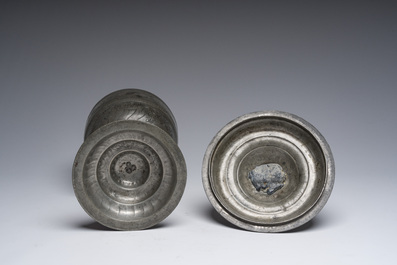 Coupe de c&eacute;r&eacute;monie ou de guilde en &eacute;tain grav&eacute;, Allemagne ou Suisse, deuxi&egrave;me moiti&eacute; du 18&egrave;me si&egrave;cle