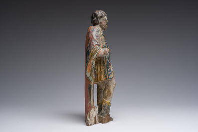 Een Vlaamse gepolychromeerd houten sculptuur van Sint-Rochus, 17de eeuw