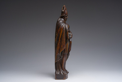Saint Nicolas en bois sculpt&eacute;, Flandres, 17&egrave;me si&egrave;cle