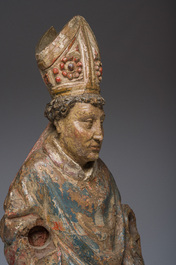&Eacute;veque ou Saint Nicolas en bois sculpt&eacute; et polychrom&eacute;, Flandres, 16&egrave;me si&egrave;cle