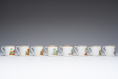 Service &agrave; caf&eacute; et th&eacute; recompos&eacute; de 22 pi&egrave;ces en porcelaine de Bruxelles ou Paris partiellement dor&eacute;e, 19&egrave;me si&egrave;cle