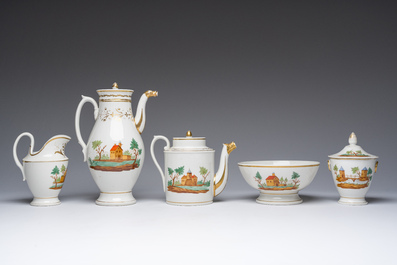 Service &agrave; caf&eacute; et th&eacute; recompos&eacute; de 22 pi&egrave;ces en porcelaine de Bruxelles ou Paris partiellement dor&eacute;e, 19&egrave;me si&egrave;cle