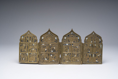Trois ic&ocirc;nes orthodoxes, e.a. une ic&ocirc;ne de voyage en quatre parties en bronze &eacute;maill&eacute;, Russie, 19&egrave;me/20&egrave;me si&egrave;cle
