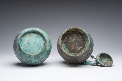 Deux vases de forme bouteille en bronze incrust&eacute;, Chine, probablement Han