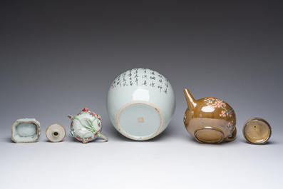 Deux th&eacute;i&egrave;res, un saleron et un pot en porcelaine de Chine famille rose, verte et qianijang cai, Yongzheng et post&eacute;rieur