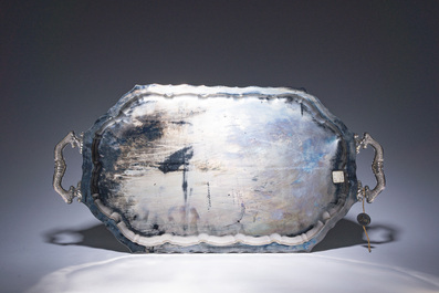 Service de quatre pi&egrave;ces avec deux plateaux de style historiciste en m&eacute;tal argent&eacute;, Milan, Italie, 20&egrave;me si&egrave;cle