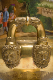 Paire de vases en porcelaine de Paris polychrome et dor&eacute;e &agrave; d&eacute;cor de sc&egrave;nes d'apr&egrave;s Teniers, France, 19&egrave;me si&egrave;cle