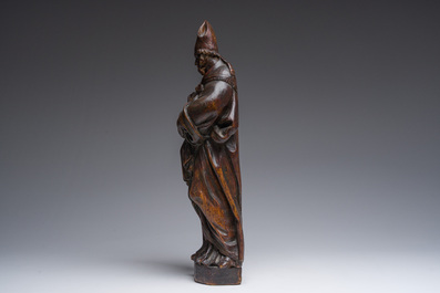 Saint Nicolas en bois sculpt&eacute;, Flandres, 17&egrave;me si&egrave;cle