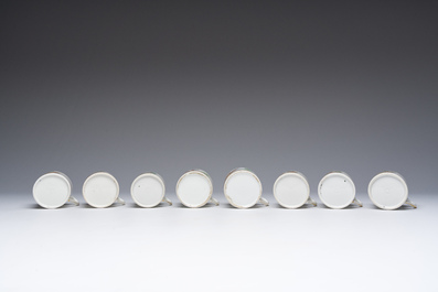 Service &agrave; caf&eacute; et th&eacute; recompos&eacute; de 22 pi&egrave;ces en porcelaine de Bruxelles ou Paris partiellement dor&eacute;e, 19&egrave;me si&egrave;cle