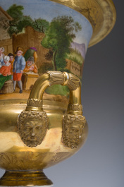 Paire de vases en porcelaine de Paris polychrome et dor&eacute;e &agrave; d&eacute;cor de sc&egrave;nes d'apr&egrave;s Teniers, France, 19&egrave;me si&egrave;cle