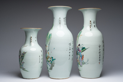Trois vases en porcelaine de Chine famille rose &agrave; d&eacute;cor de femmes et de gar&ccedil;ons dans un jardin, 19&egrave;me/20&egrave;me si&egrave;cle
