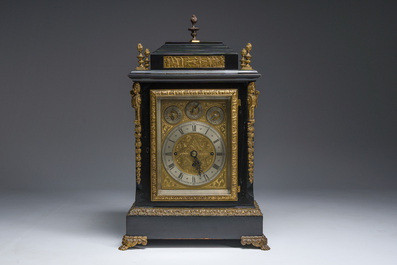 Pendule de table en bronze et bois &eacute;bonis&eacute;, Angleterre, 19&egrave;me si&egrave;cle