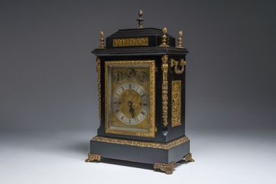Pendule de table en bronze et bois &eacute;bonis&eacute;, Angleterre, 19&egrave;me si&egrave;cle