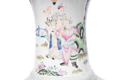 Vase en porcelaine de Chine famille rose &agrave; sujet narratif, 19&egrave;me si&egrave;cle